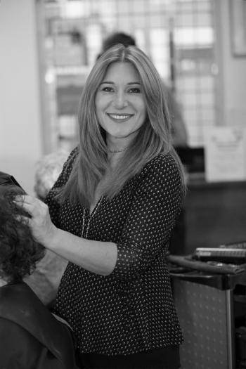 Tina Tolevska  är ägare av Solid hair och hårstylist. Välkomna till solid hair - Din frisör i Helsingborg!